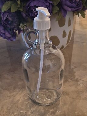 Clear Glass Pump Dispenser Bottle with White Pump